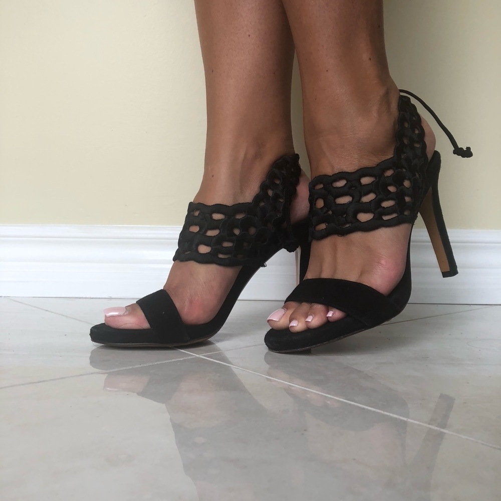 Latitude Femme Embroidered Suede Heels Pumps